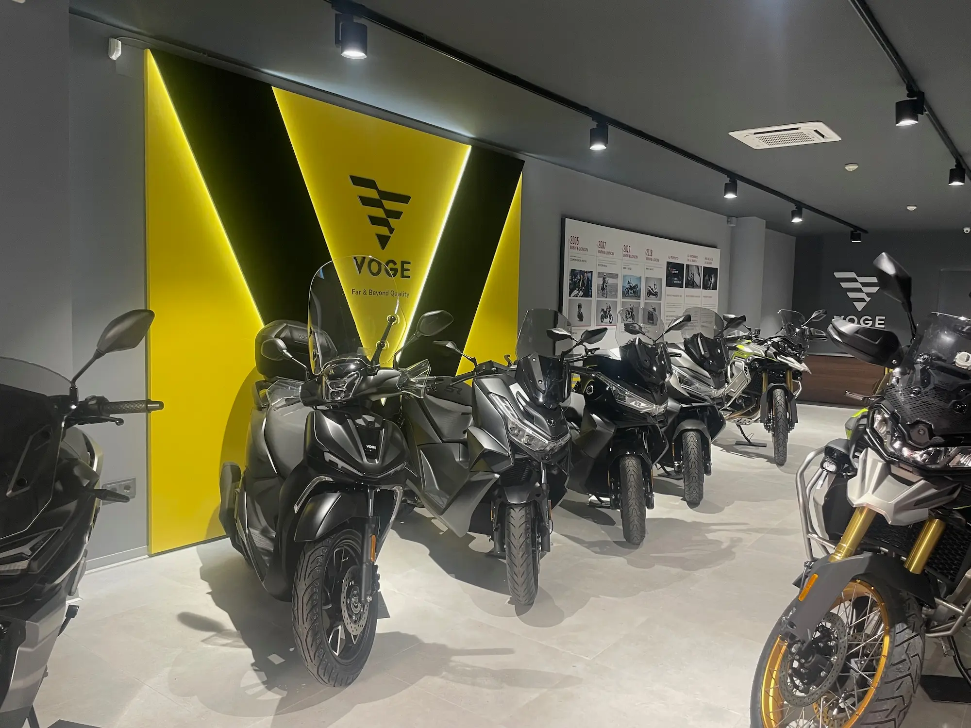 Concesionario de motos VOGE reformado.